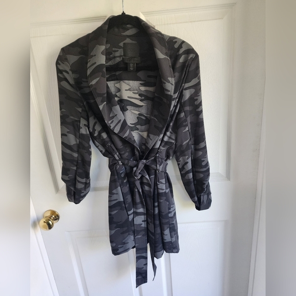 500 Maison Cinqcent Black Camoflauge Open Front Wrap Jacket With Belt Sz Small - Picture 2 of 8